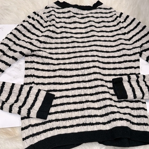 Old Navy Black and White Striped knit Sweater cardigan size small - Picture 5 of 5